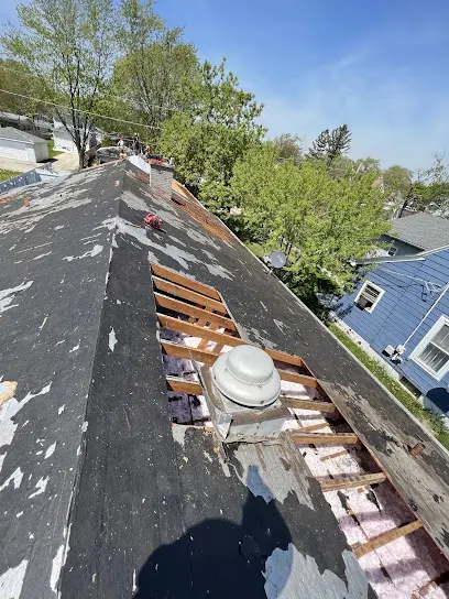 Roof and ice dam leak water damage in Antioch, IL